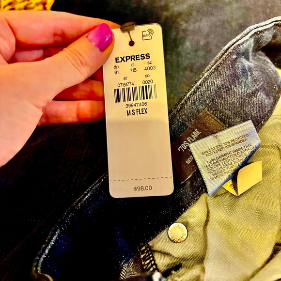 EXPRESS Mid Rise Dark Wash
Blue 70’s Flare Jeans Flex Medium Short 6/8/10 NWT - Picture 4 of 16